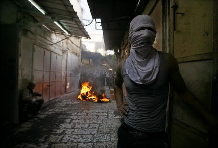 Violent clashes erupt at Jerusalem's holiest site