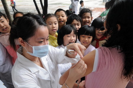 Nationwide H1N1 vaccinations kick off