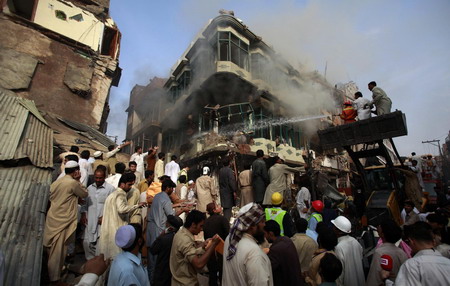 Car bomb in Pakistan kills 100