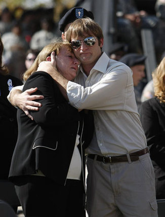 Obama salutes Fort Hood victims, condemns murders