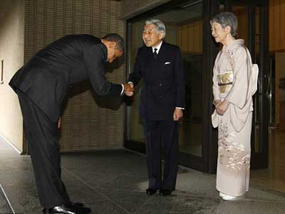 Obama's bow in Japan sparks criticism from right