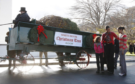 Christmas Tree arrives at White House
