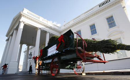 Christmas Tree arrives at White House