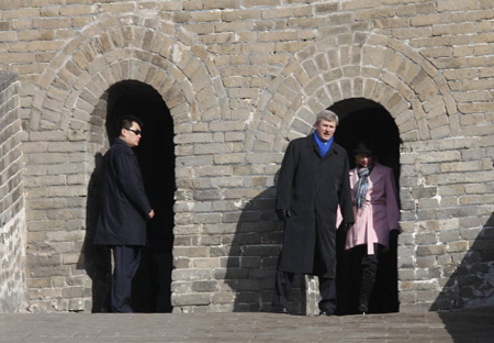 Canadian PM tours Great Wall