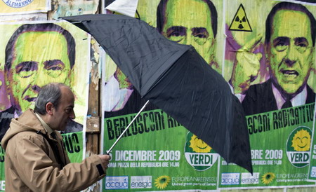 Fed up with Berlusconi, Italians rally in Rome