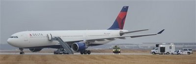 Passengers help foil attack on Detroit-bound plane