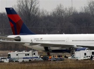 Man arrested in new disturbance on Detroit flight
