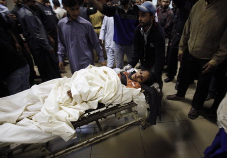 Suicide bombing in Karachi kills 20