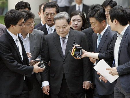 S Korea to grant special pardon to ex-Samsung chief