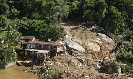 Mudslide kills 16 in Brazil