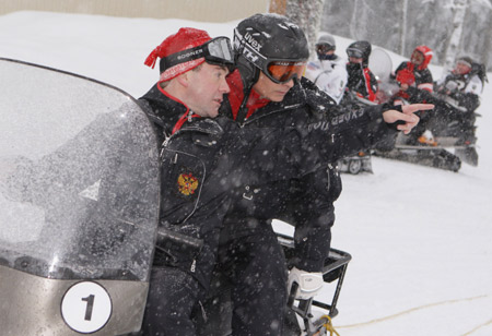 Medvedev, Putin spend holiday together skiing