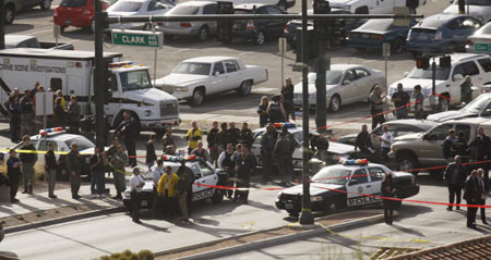 Court officer, gunman killed in Las Vegas shooting