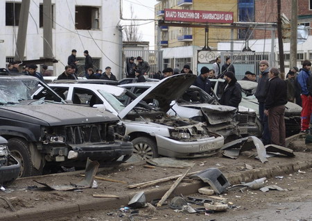 Suicide bombing kills 6 Russian police