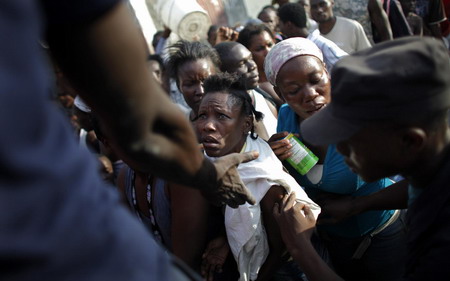 Haitians pray, cry for help in the ruins