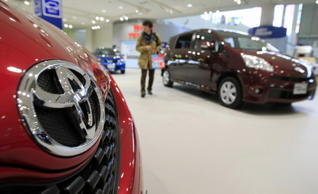 Toyota halts US sales of 8 recalled models