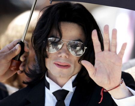 Michael Jackson's doctor to surrender