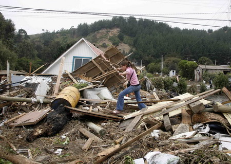 Tsunami sweeps away entire towns on Chilean coast