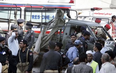 Twin suicide bombs kill 43 in Pakistani city