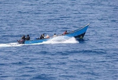 Somali pirates attempt attack on Dutch warship