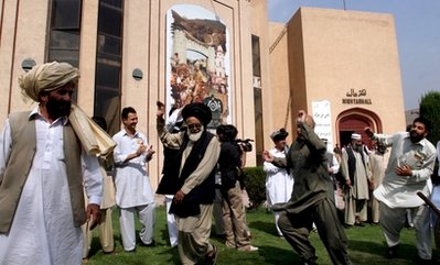 Pakistani Taliban kill 4, calling them US spies