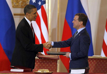 Obama and Medvedev sign disarmament treaty