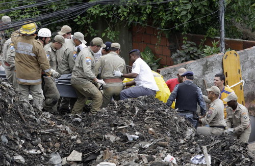 At least 200 buried, feared dead in Rio mudslide