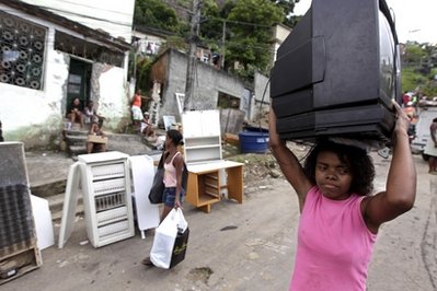 Rio starts demolishing slums in high-risk areas