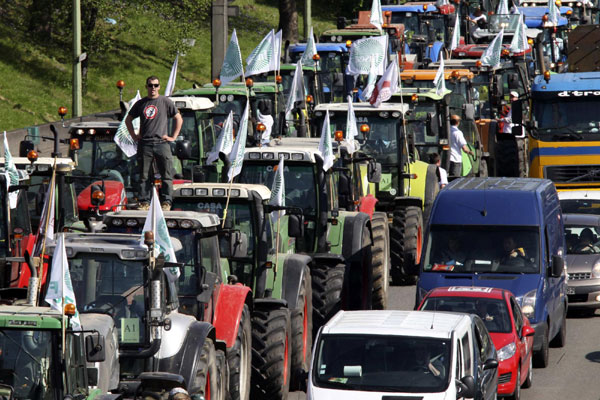 French grain farmers take on the streets of Paris