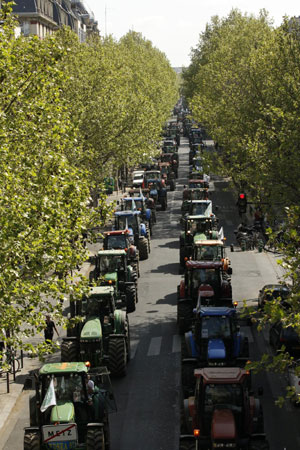 French grain farmers take on the streets of Paris