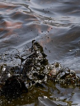 Oil spill grows to 3.5M gallons as BP scrambles