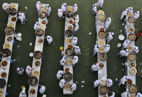 World's biggest plate of falafel displayed in Beirut