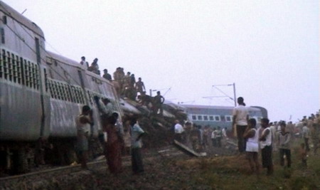 At least 65 die in India train derailment