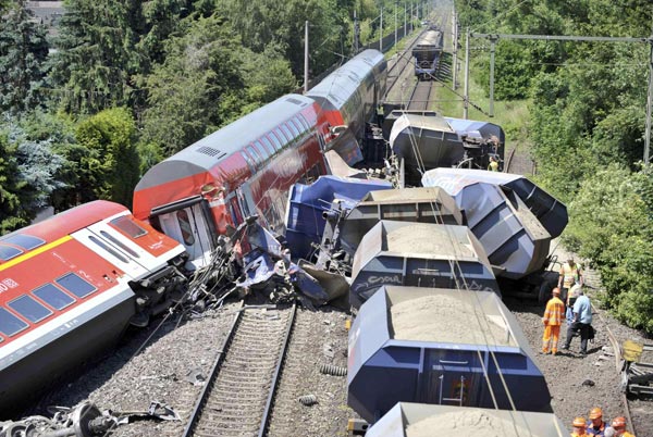 Sixteen injured in German train collision