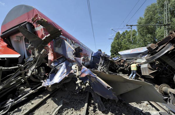 Sixteen injured in German train collision