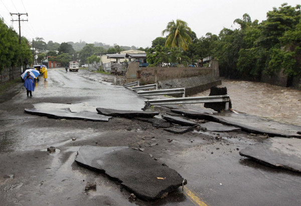 Hurricane Alex could make land late Wednesday