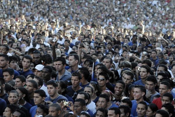 Fidel Castro makes first public speech in 4 years