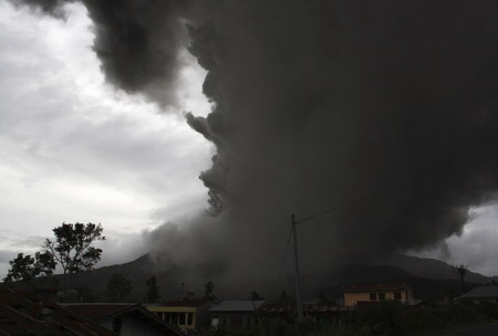 Indonesian volcano re-erupts; strongest one yet