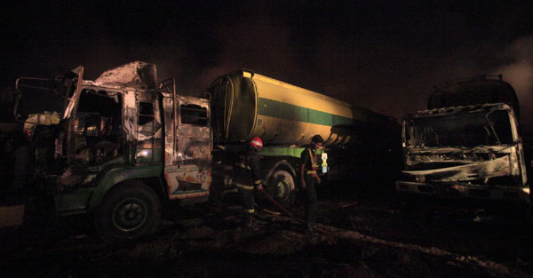 Gunmen attack NATO fuel tankers in Pakistan