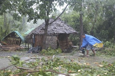 Super typhoon lashes Philippines, kills at least 3