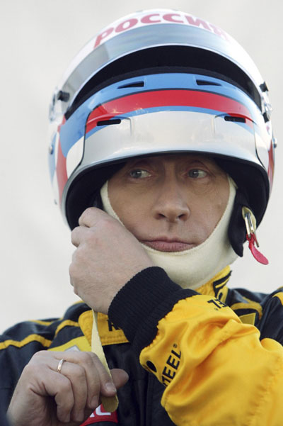 Putin roars off in F1 race car