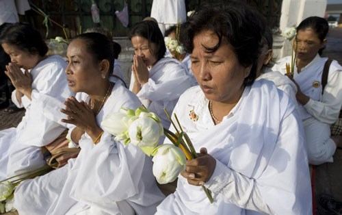 Mourning ceremony held for Cambodian stampede victims