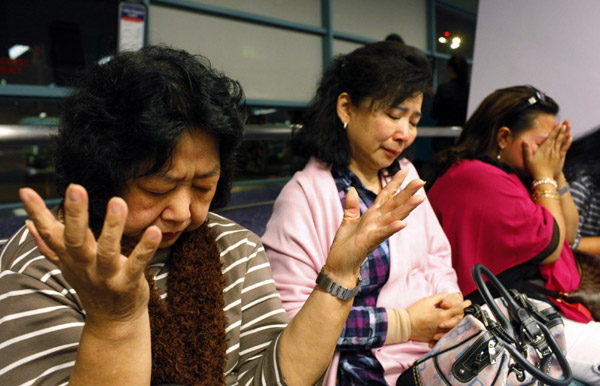 Cathay Pacific flight emergency lands in Singapore