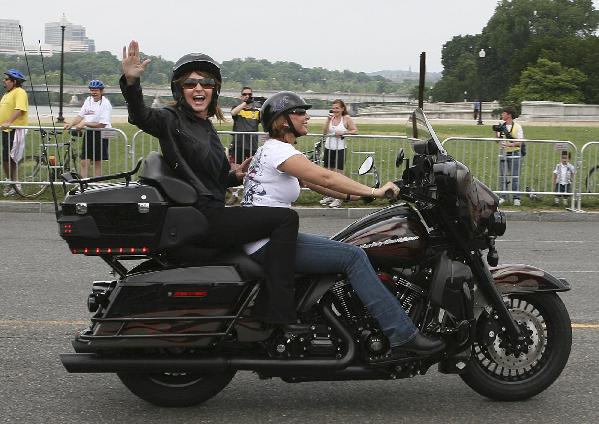 Palin rolls into Washington on a Harley