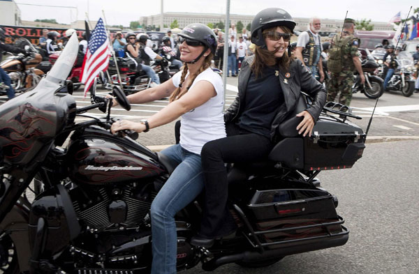 Palin rolls into Washington on a Harley