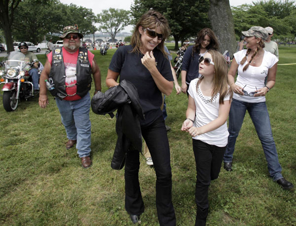 Palin rolls into Washington on a Harley