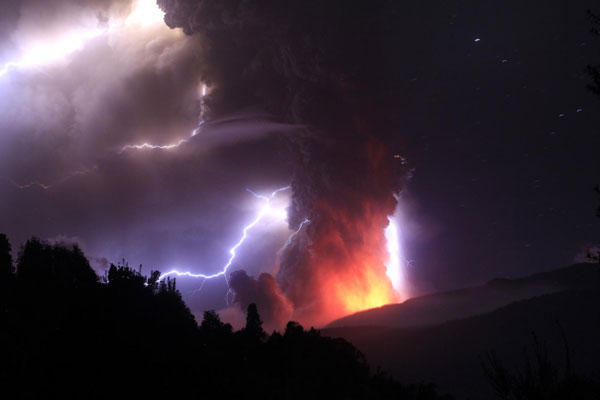 Volcano billows giant plume for 2nd day in Chile