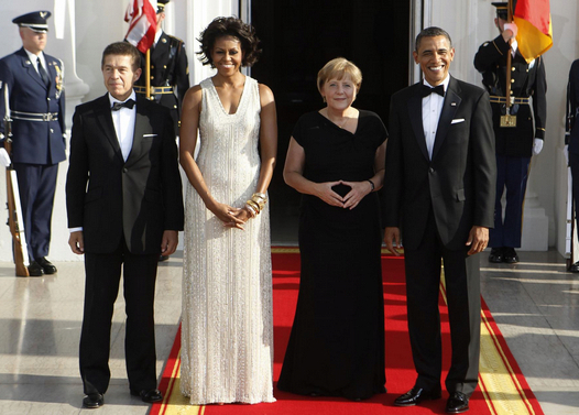 Obama toasts Merkel at Rose Garden dinner