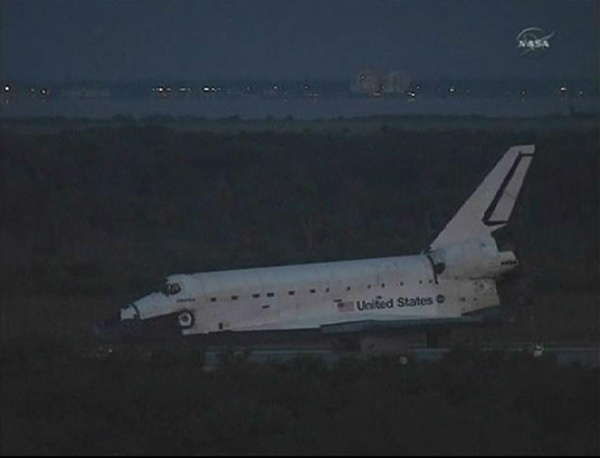 Atlantis lands at Kennedy Space Center
