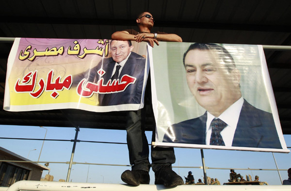 Aircraft carrying Mubarak lands in Cairo