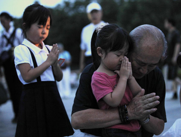 Japan PM brings nuclear-free vision to Hiroshima